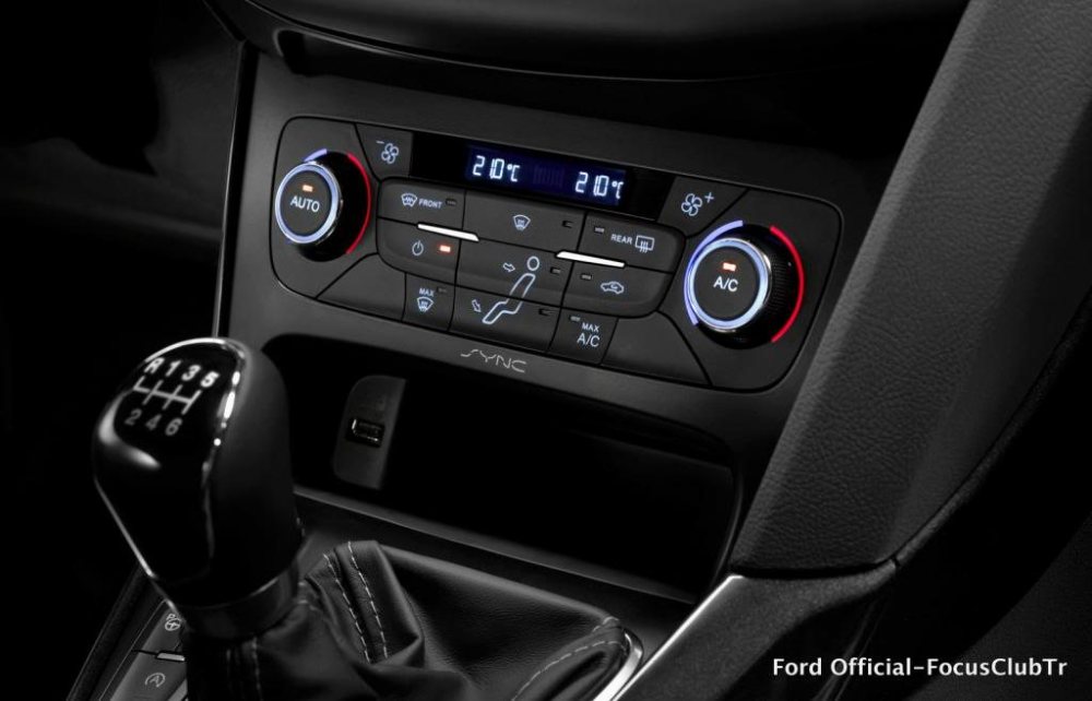 NewFordFocus_Interior_02.jpg