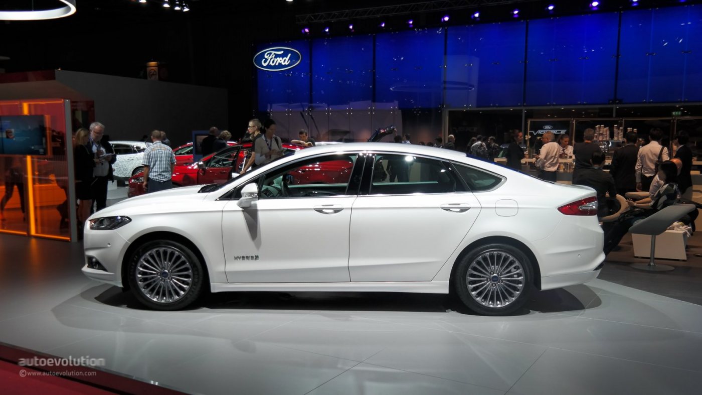 comparison-2015-ford-mondeo-vs-audi-a4-sedan_18.jpg
