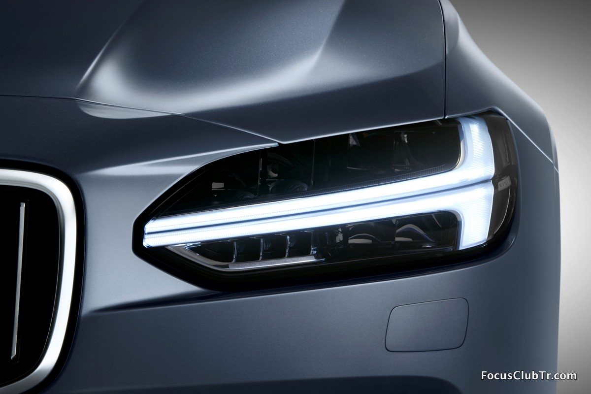 170814_Thor_s_Hammer_Headlight_Volvo_S90