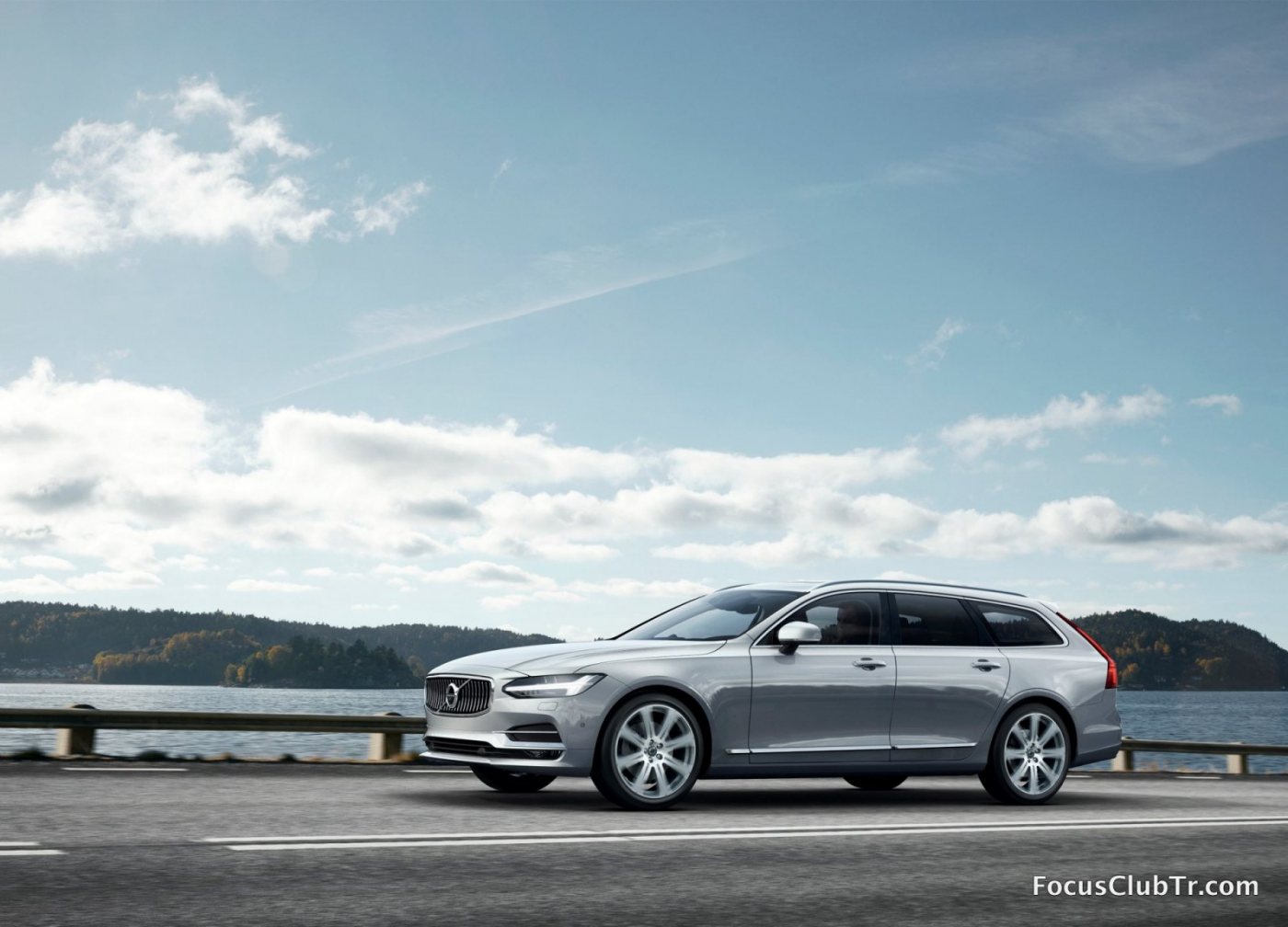 175448_Volvo_V90_Location_Front_7_8.jpg