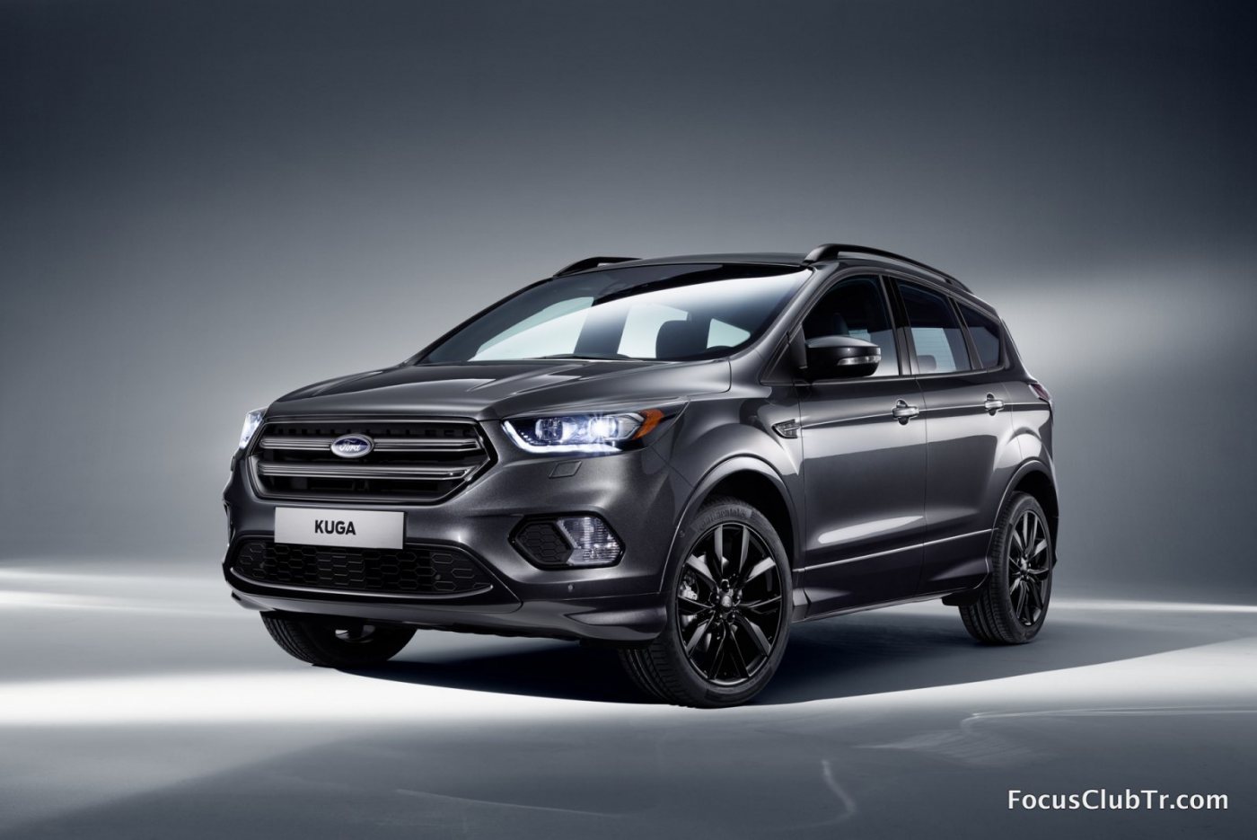 FORD_KUGA_MS_34Front_04_eciRGB.jpg