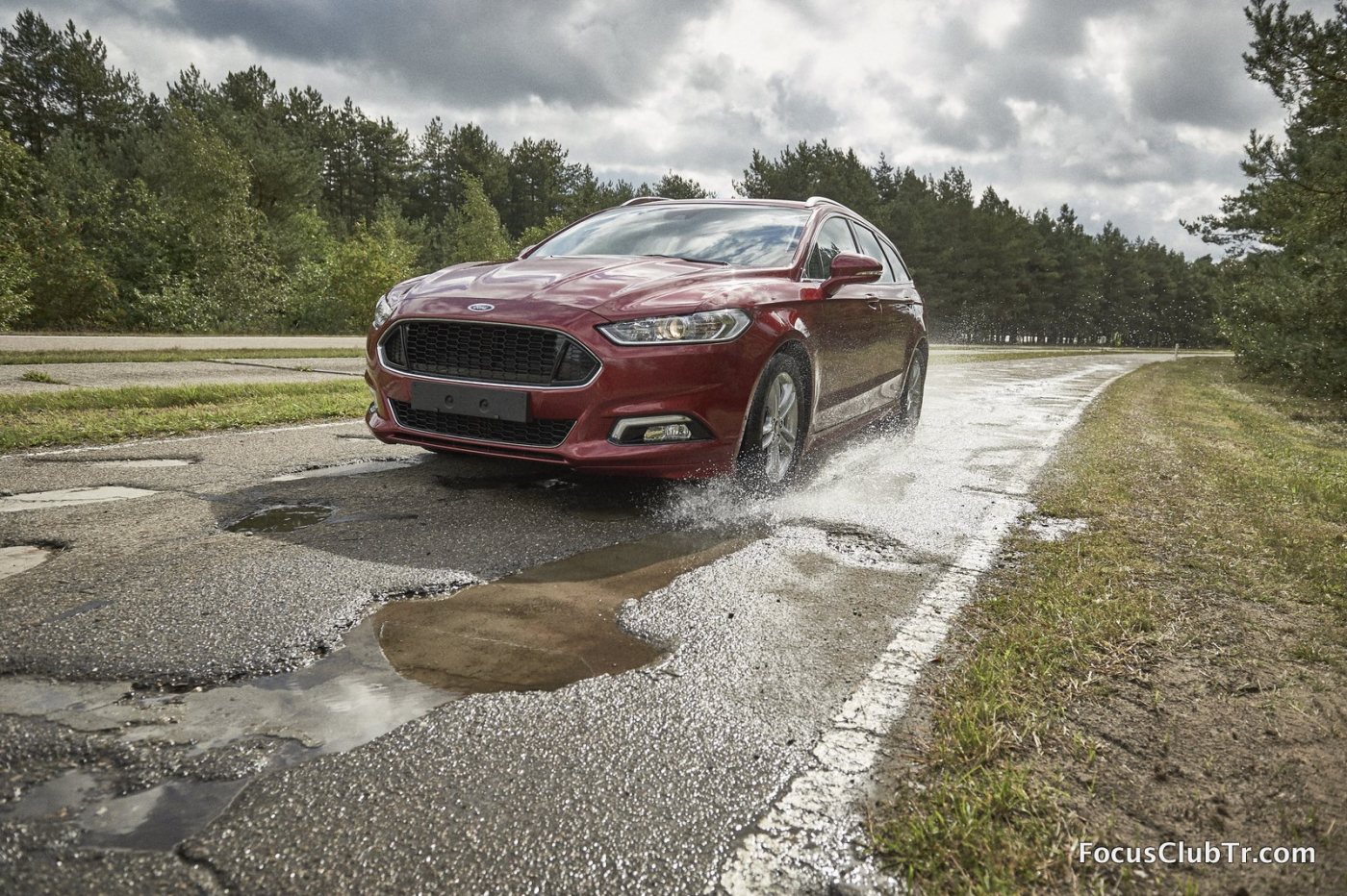 Ford2016_Potholes_Lommel_08.thumb.jpg.74