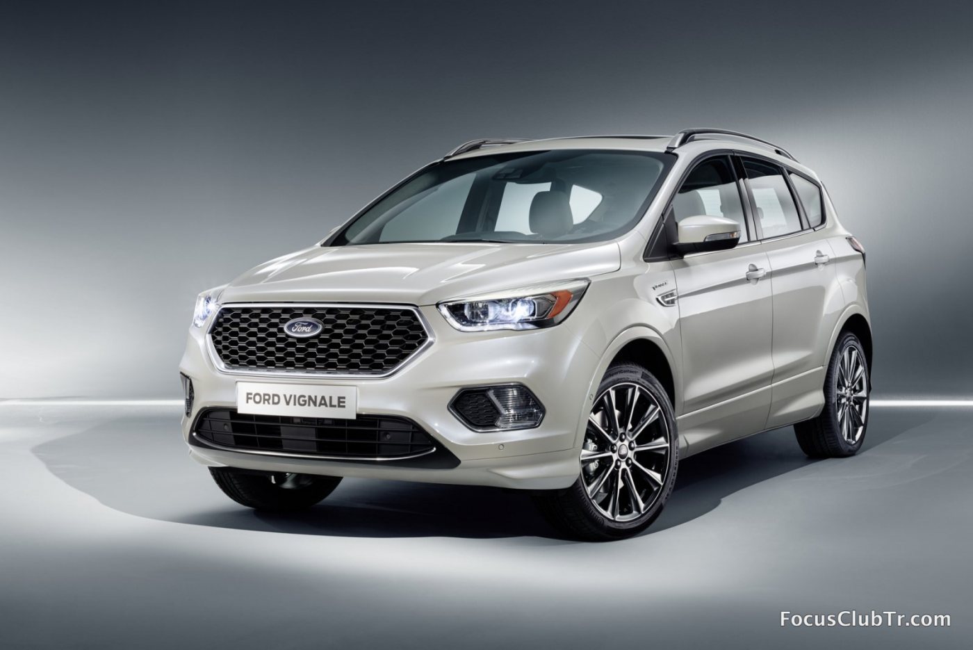 FordGeneva2016_Kuga_Vignale_01.jpg