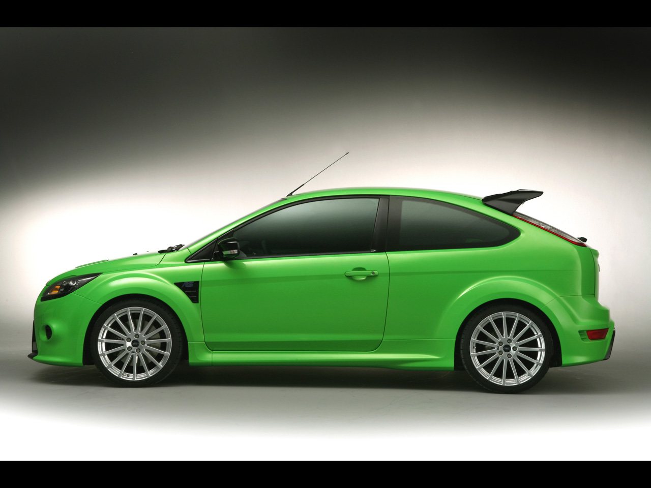 2009-Ford-Focus-RS-Side-1280x960.jpg