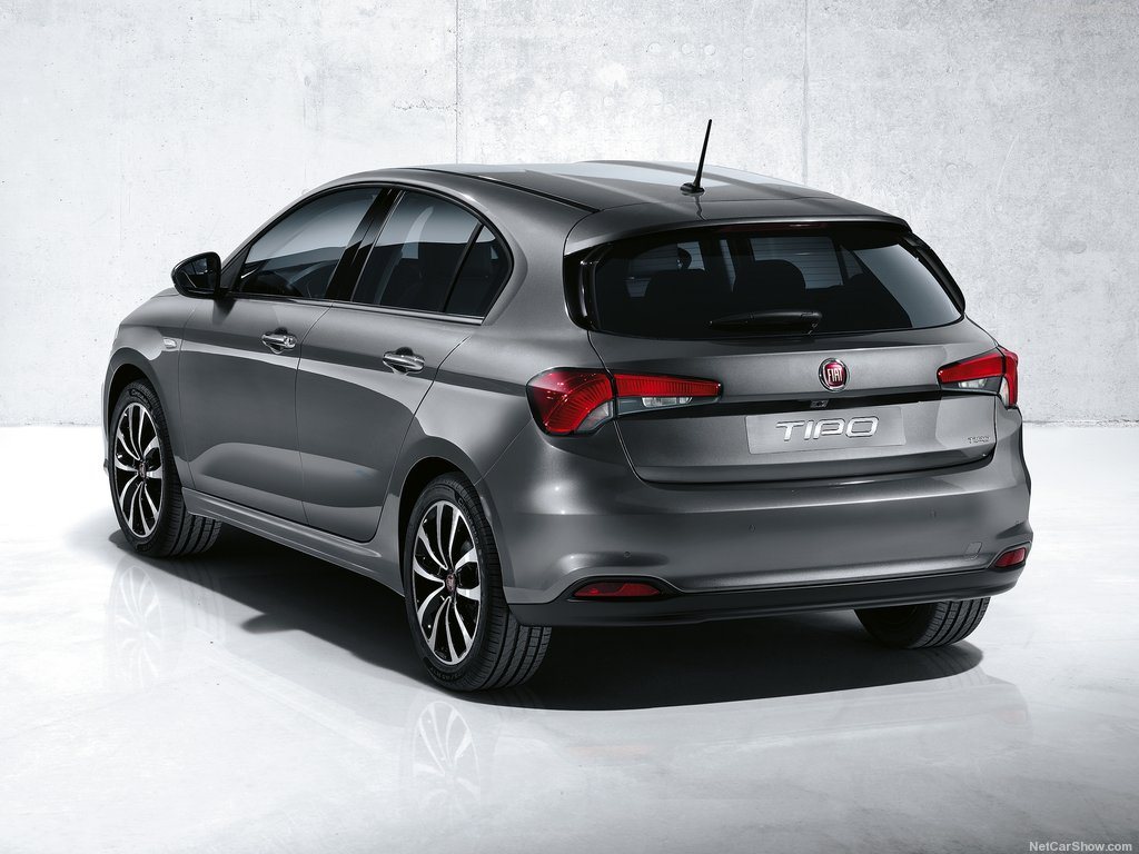 Fiat-Tipo_5-door_2017_1024x768_wallpaper