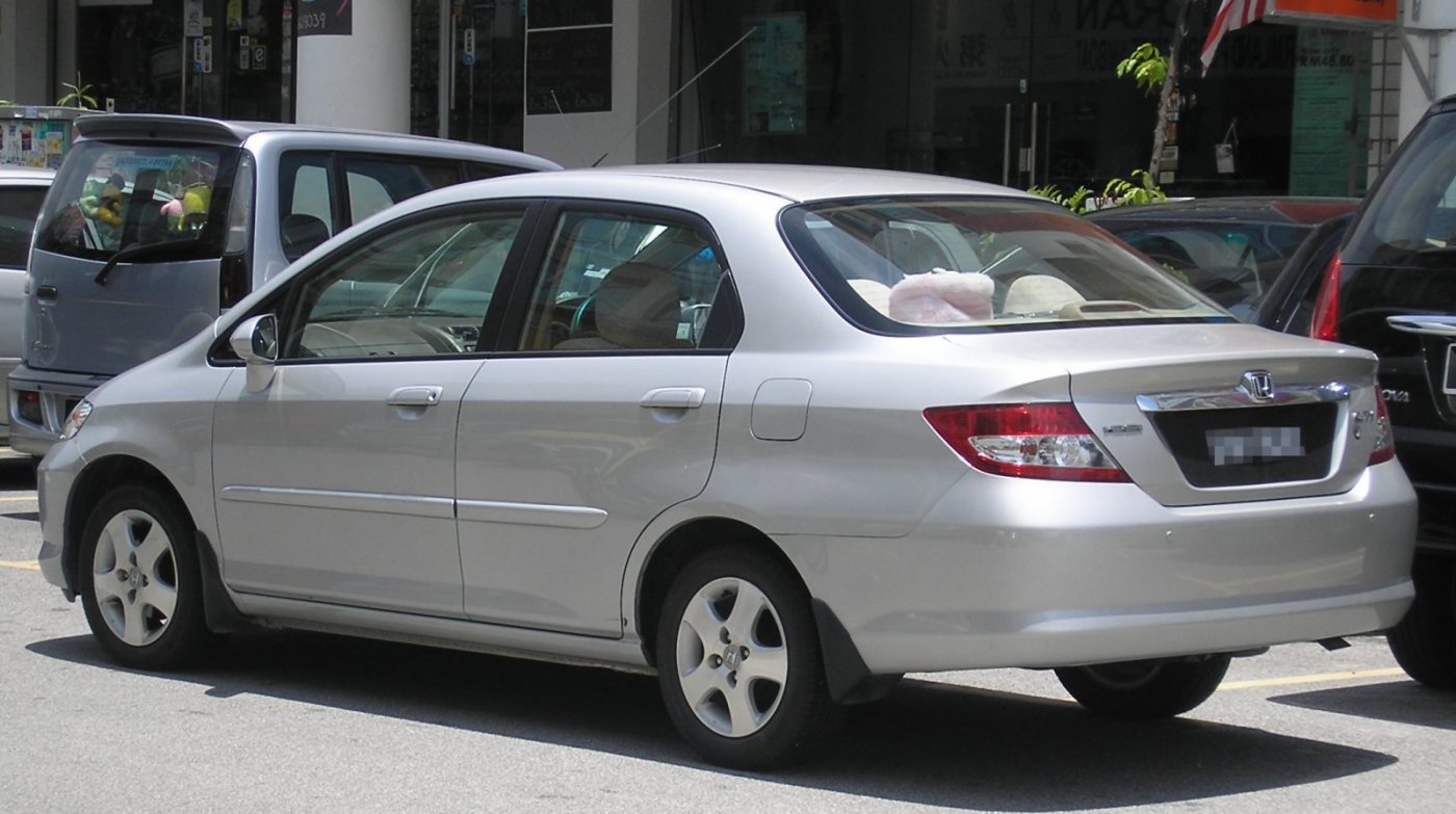 Honda_City_(fourth_generation)_(rear),_Serdang.jpg