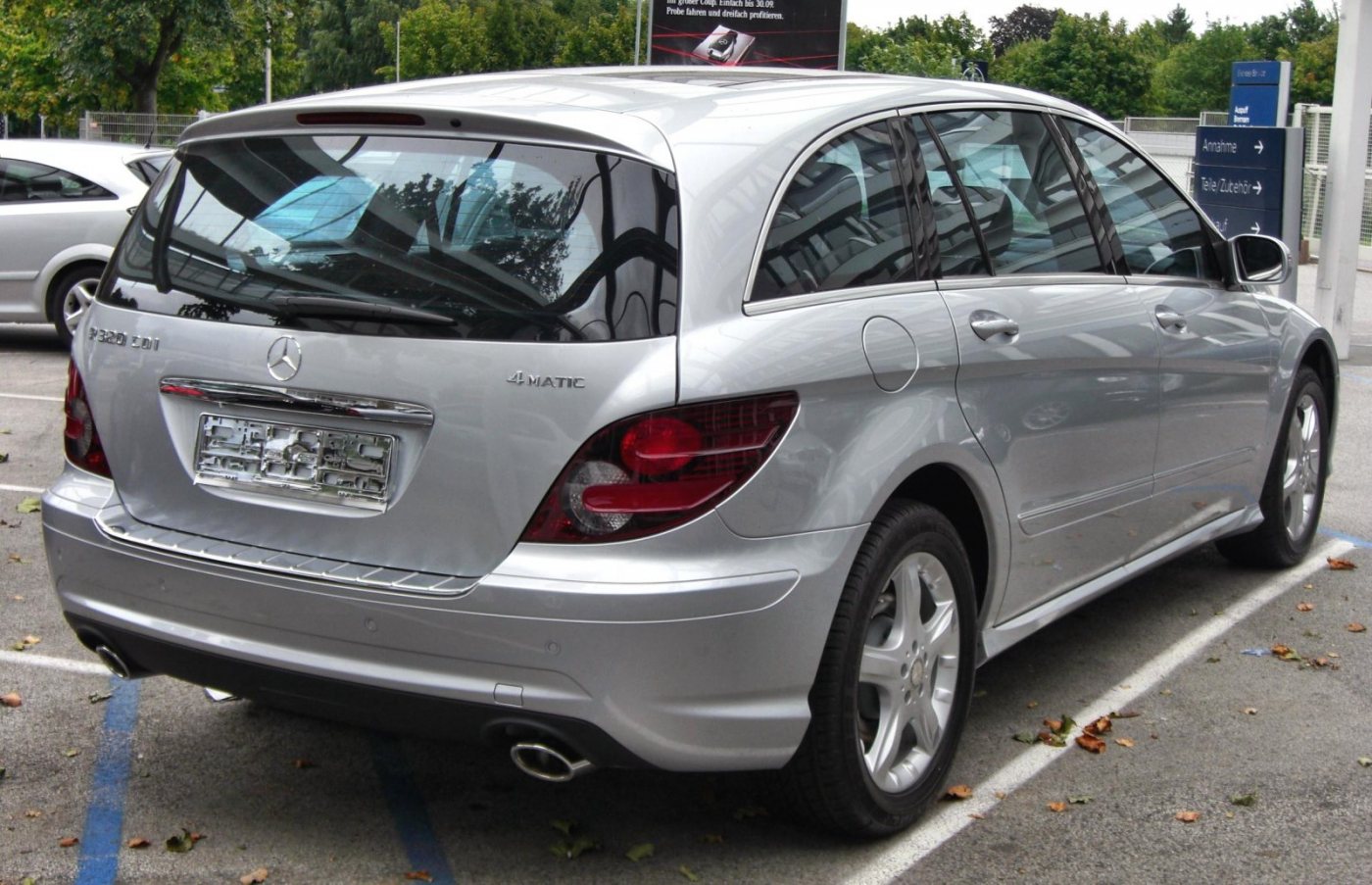 Mercedes_R320CDI_L_4Matic_rear.JPG