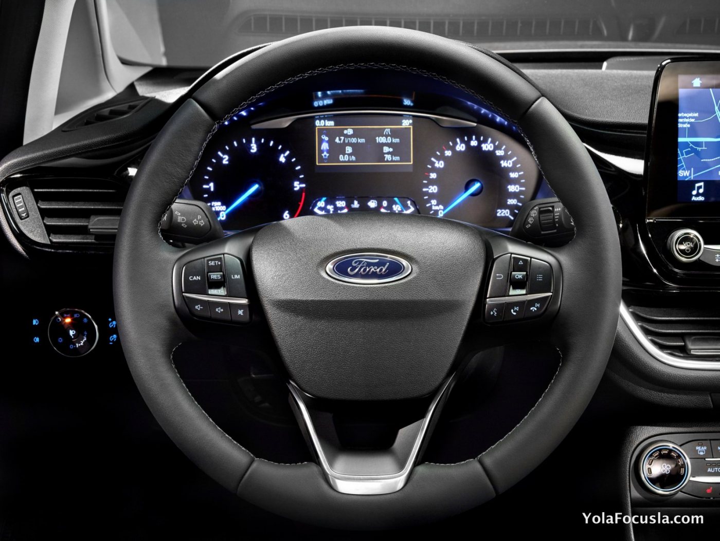 FORD_FIESTA2016_TITANIUM_STEERING_10.jpg