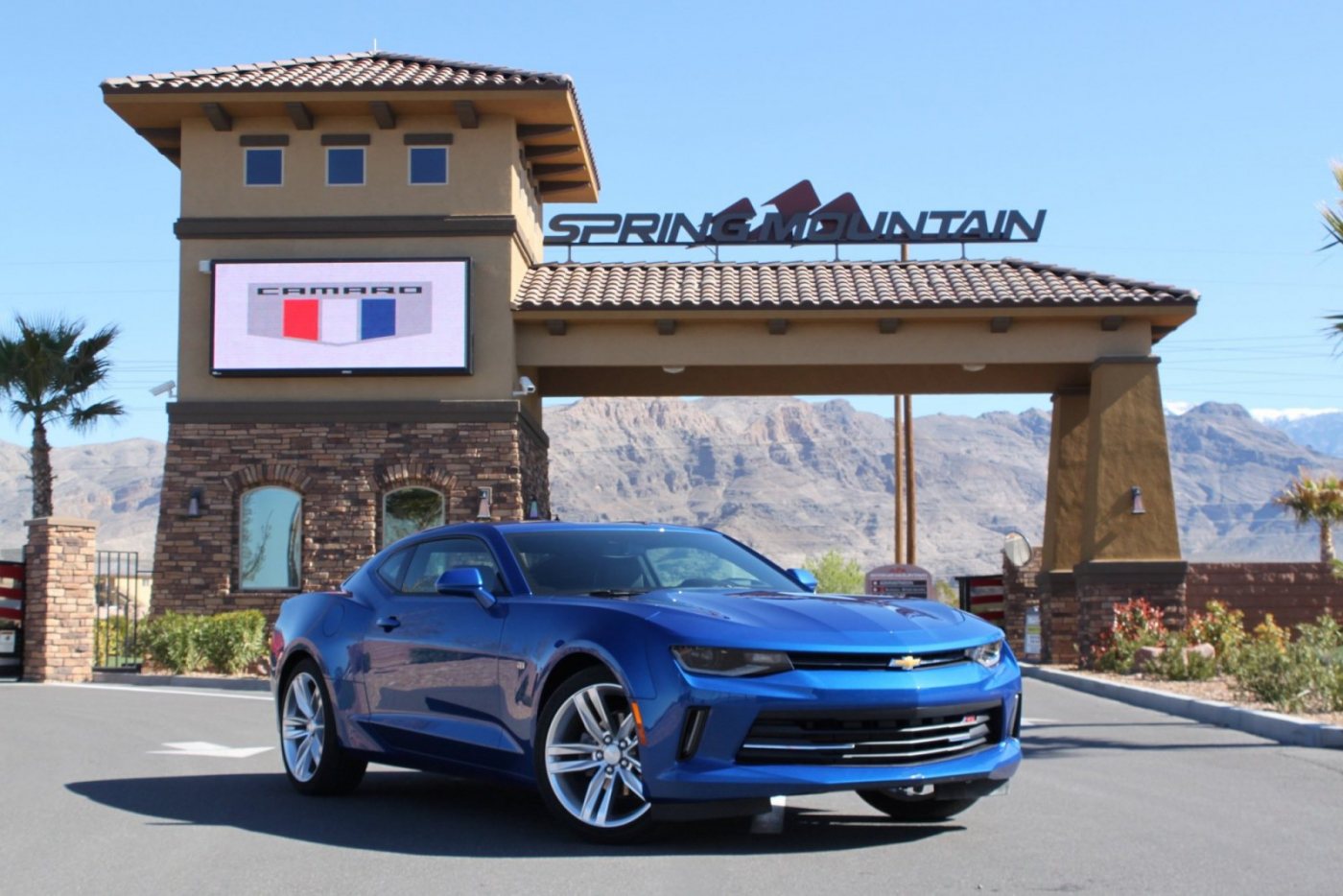 2016-Chevrolet-Camaro-20T-review-1.JPG