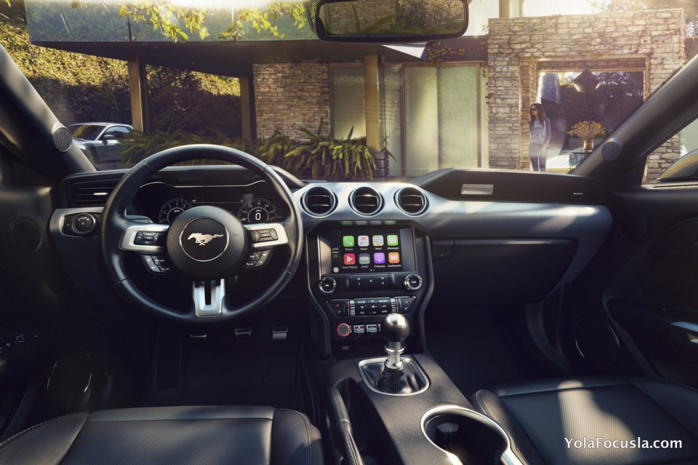 New-Ford-Mustang-Interior 1.jpg