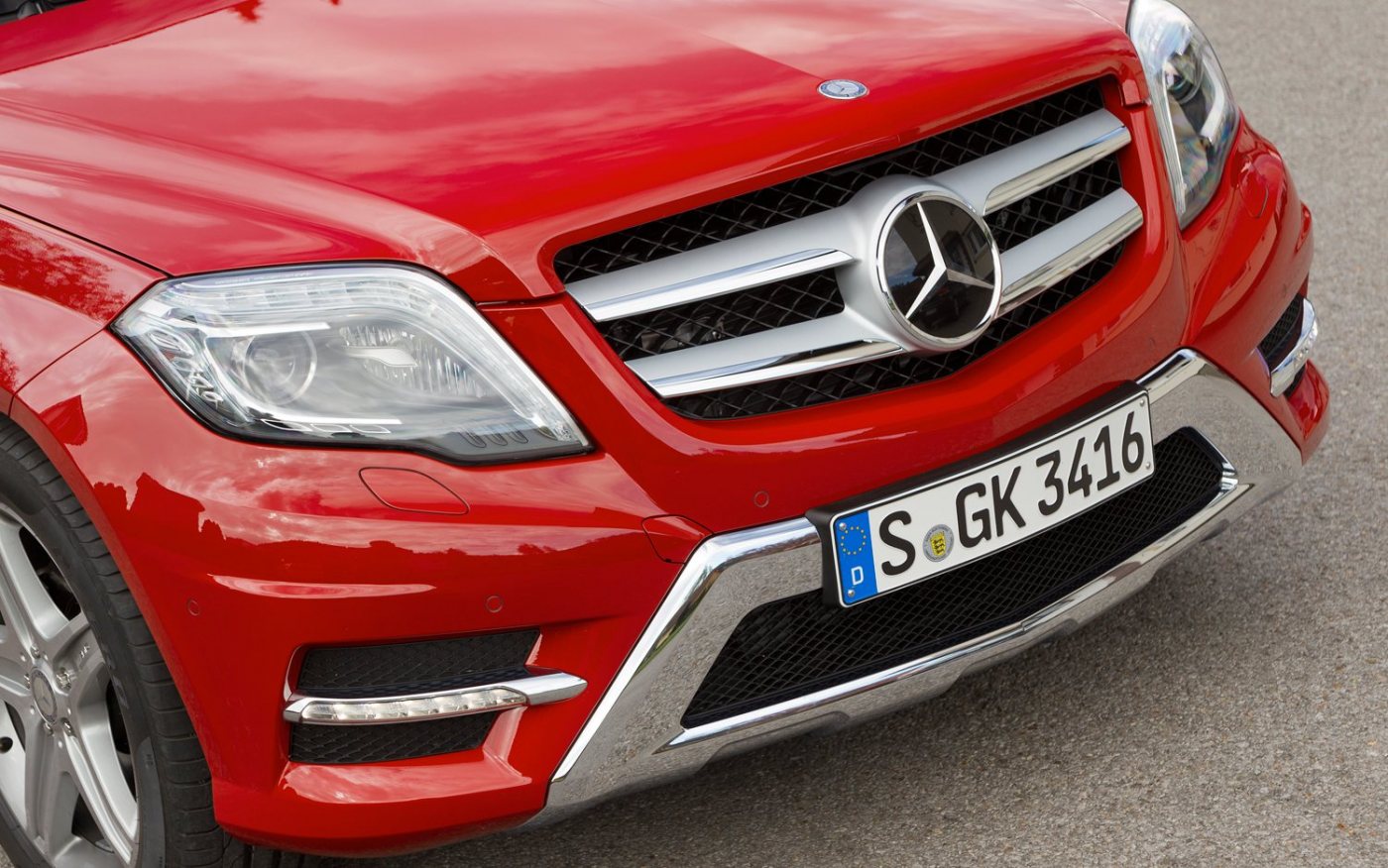 2013-Mercedes-Benz-GLK250-BlueTEC-front-grill.jpg