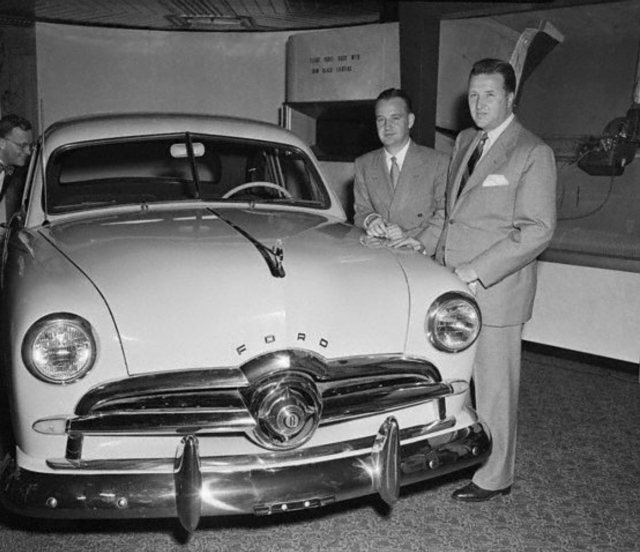 1949_ford_premiere_waldorf_astoria.jpg