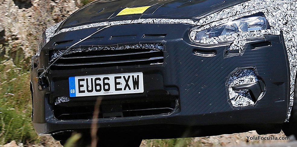 Ford Focus 2018_Spy Shot_4 2.jpg