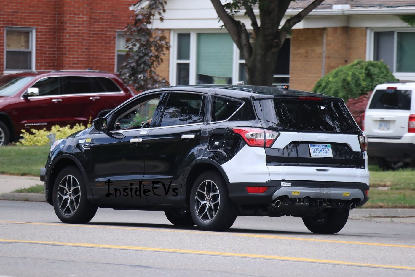 Ford-Escape-standard-spyshots-2-automedia.jpg