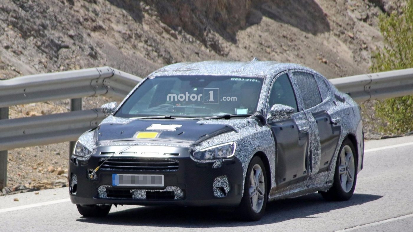 2019-ford-focus-sedan-spy-photo_1.jpg