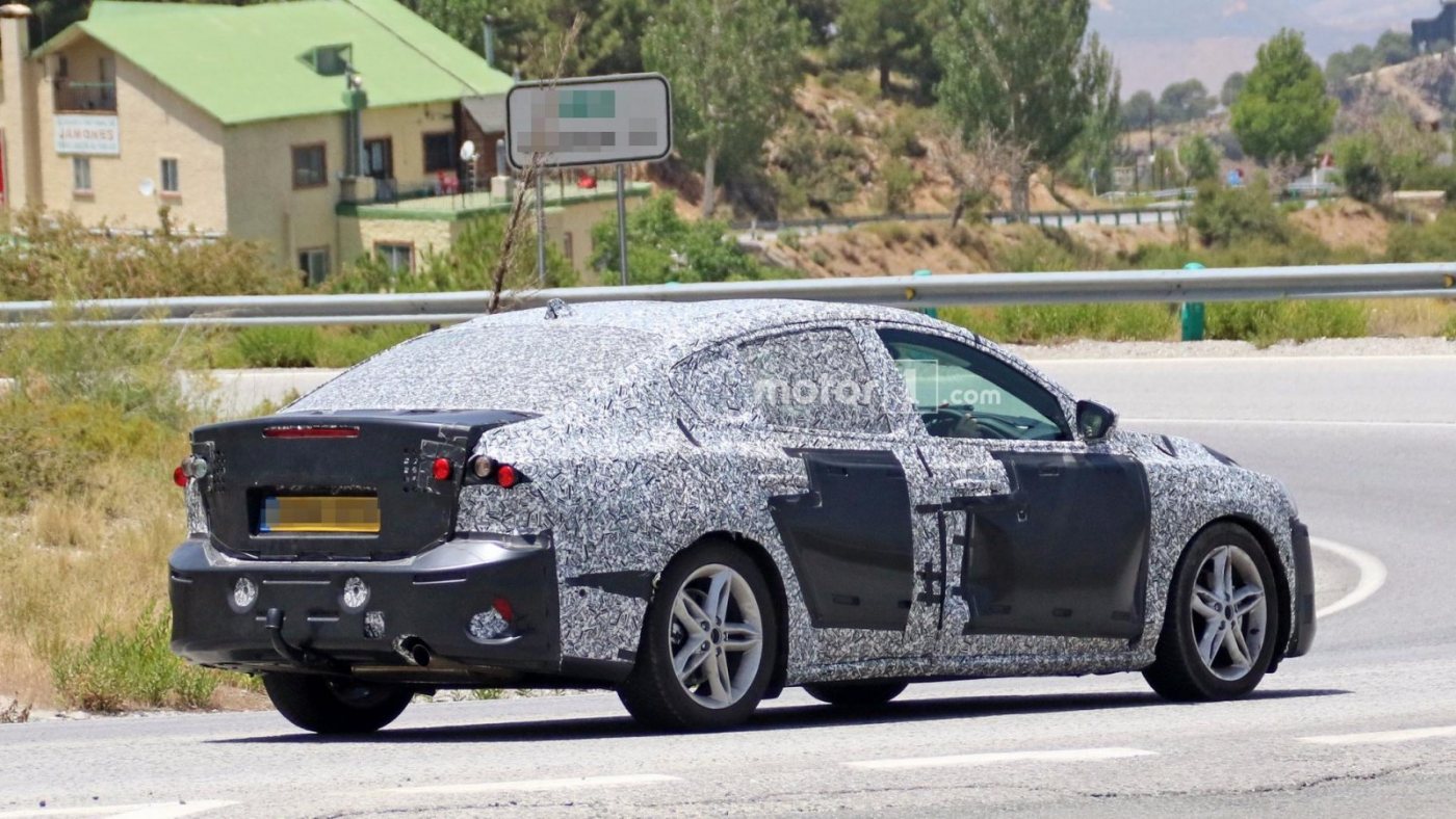 2019-ford-focus-sedan-spy-photo_10.jpg