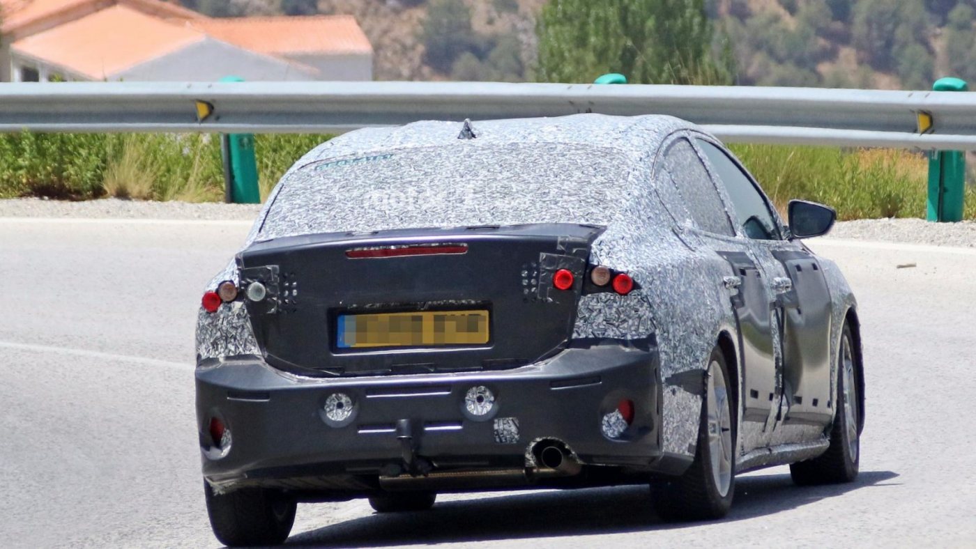 2019-ford-focus-sedan-spy-photo_12.jpg