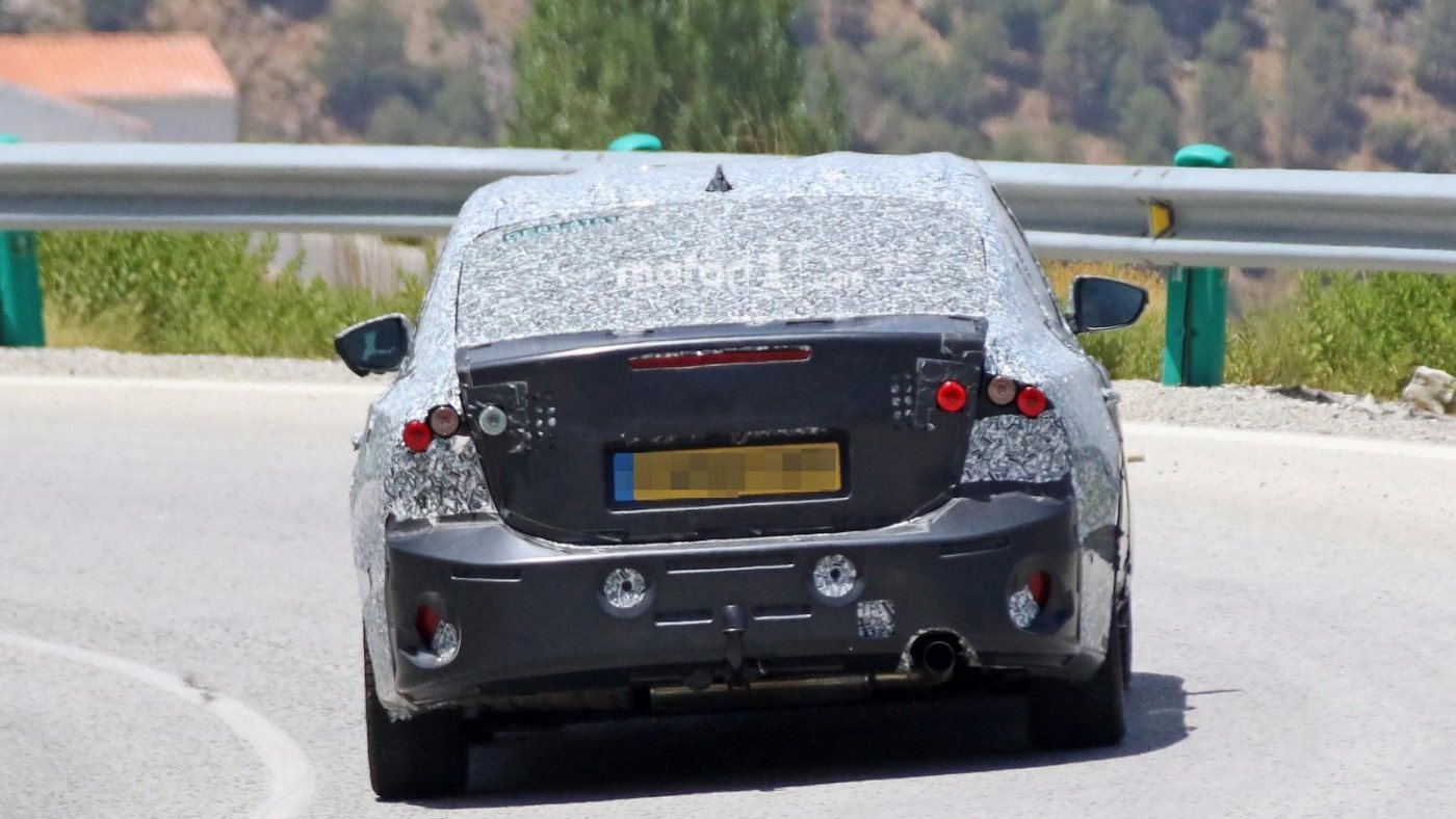 2019-ford-focus-sedan-spy-photo_14.jpg