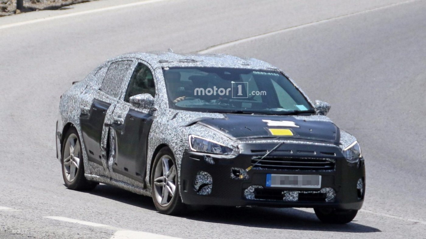 2019-ford-focus-sedan-spy-photo_4.jpg