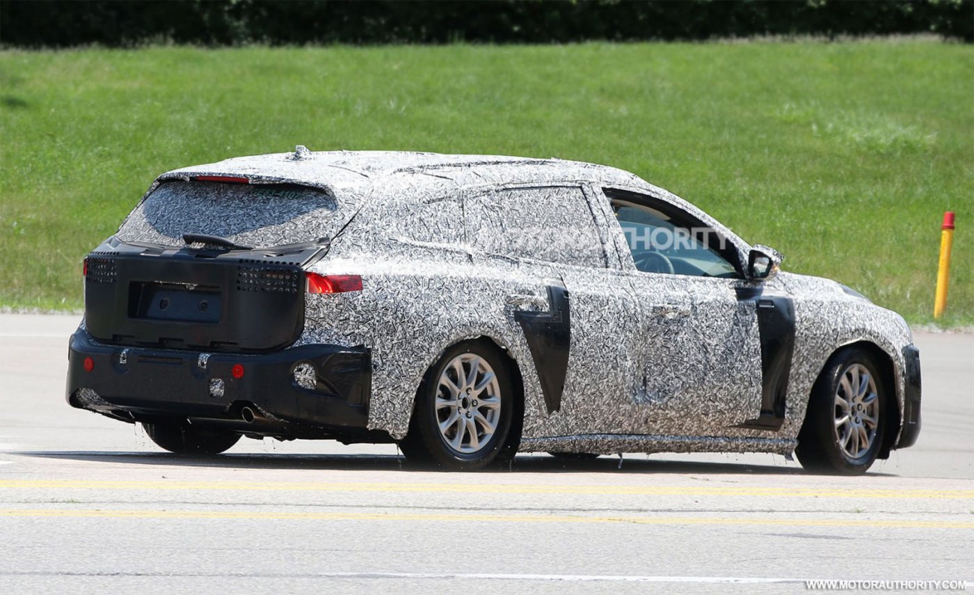 2019-ford-focus-wagon-spy-shots--image_6.jpg