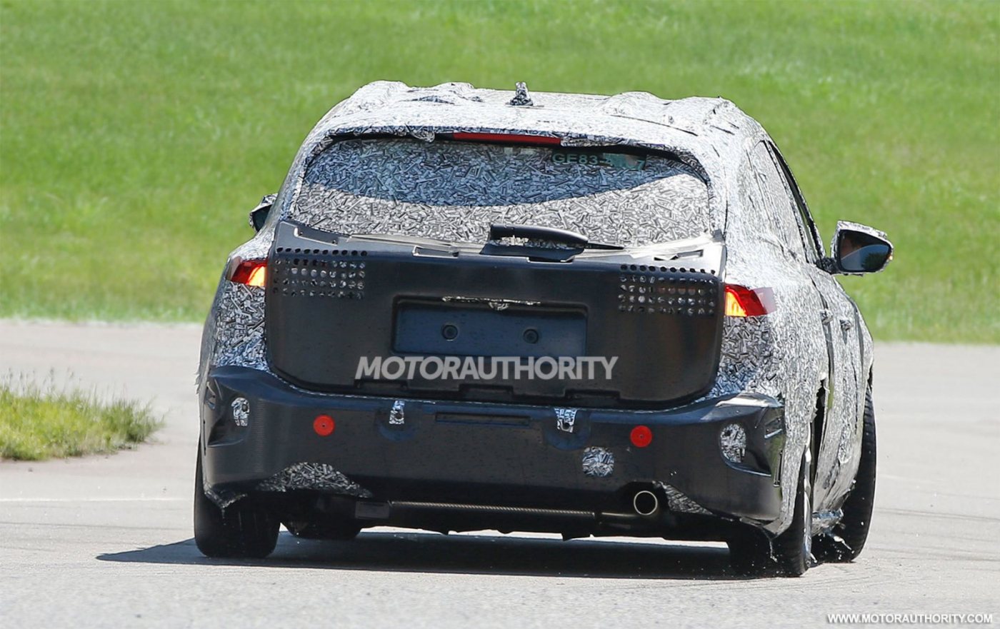 2019-ford-focus-wagon-spy-shots--image_8.jpg