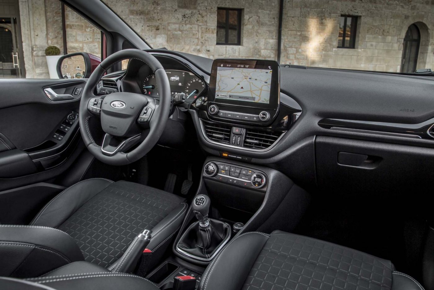 2018-Ford-Fiesta-Titanium-Euro-Spec-interior-02.jpg