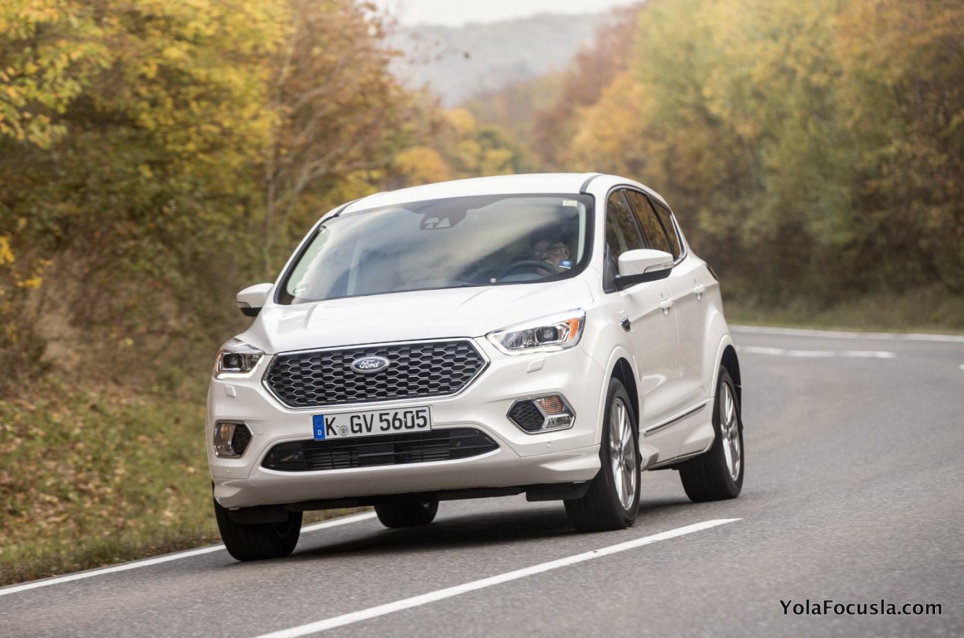 2018_Kuga_Vignale_5.jpg