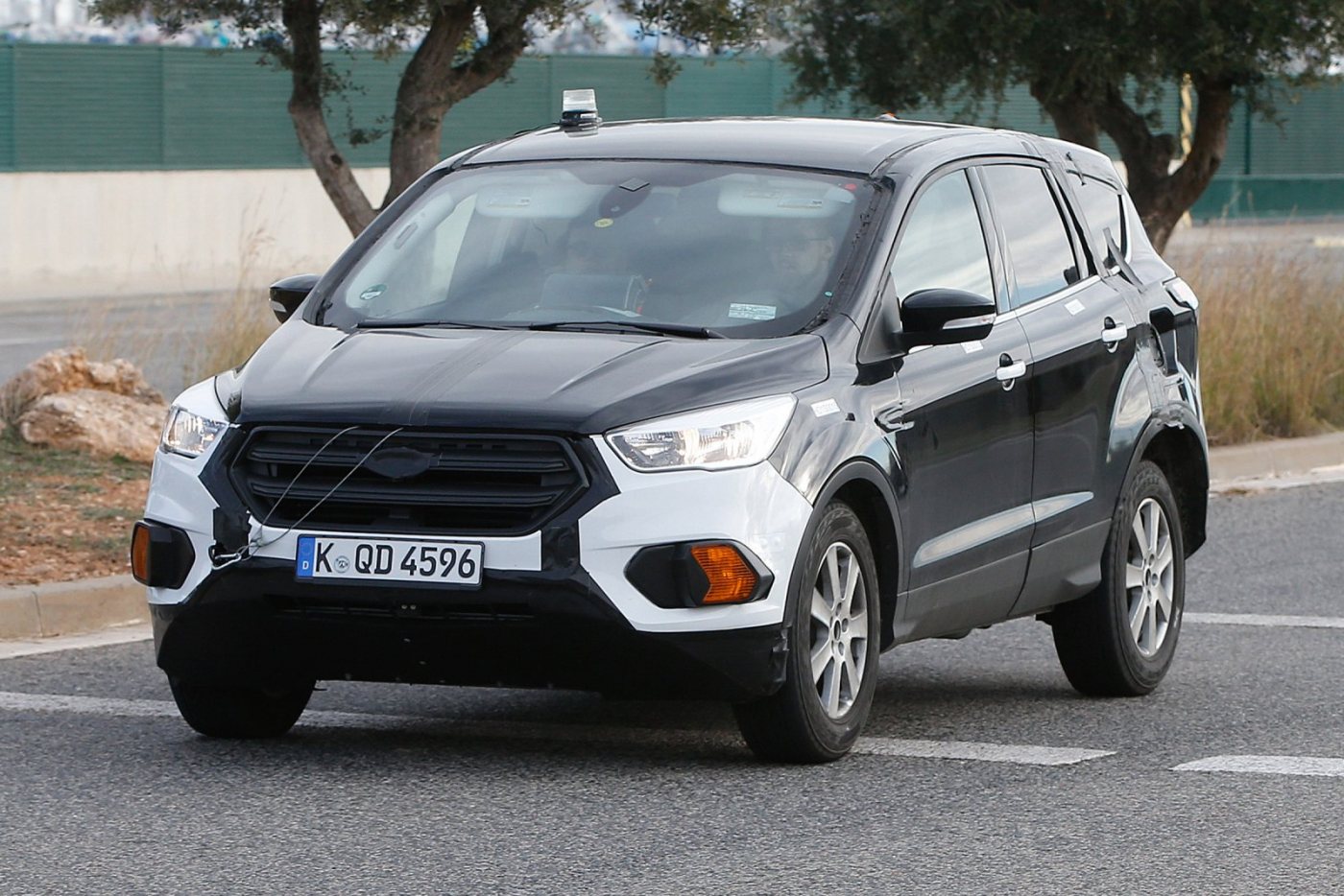 ford-kuga-mule-002.jpg