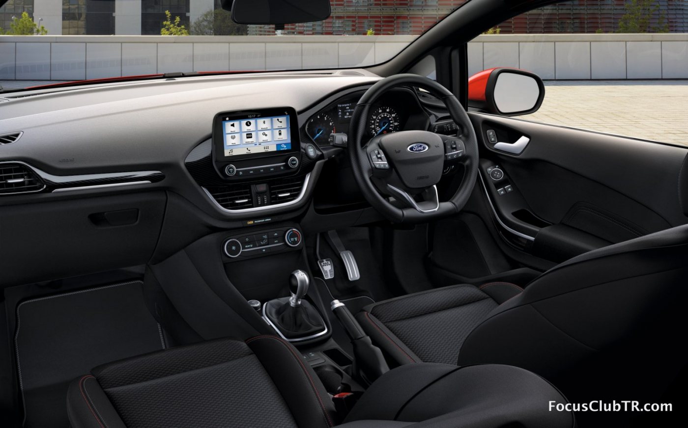 2018_FORD_FIESTA_VAN_10.jpg