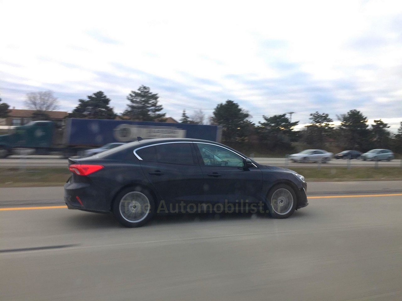 Ford-Focus-Sedan-2019-spyshot-par-B.Rakoto-pour-The-Automobilist.fr_.1.jpg