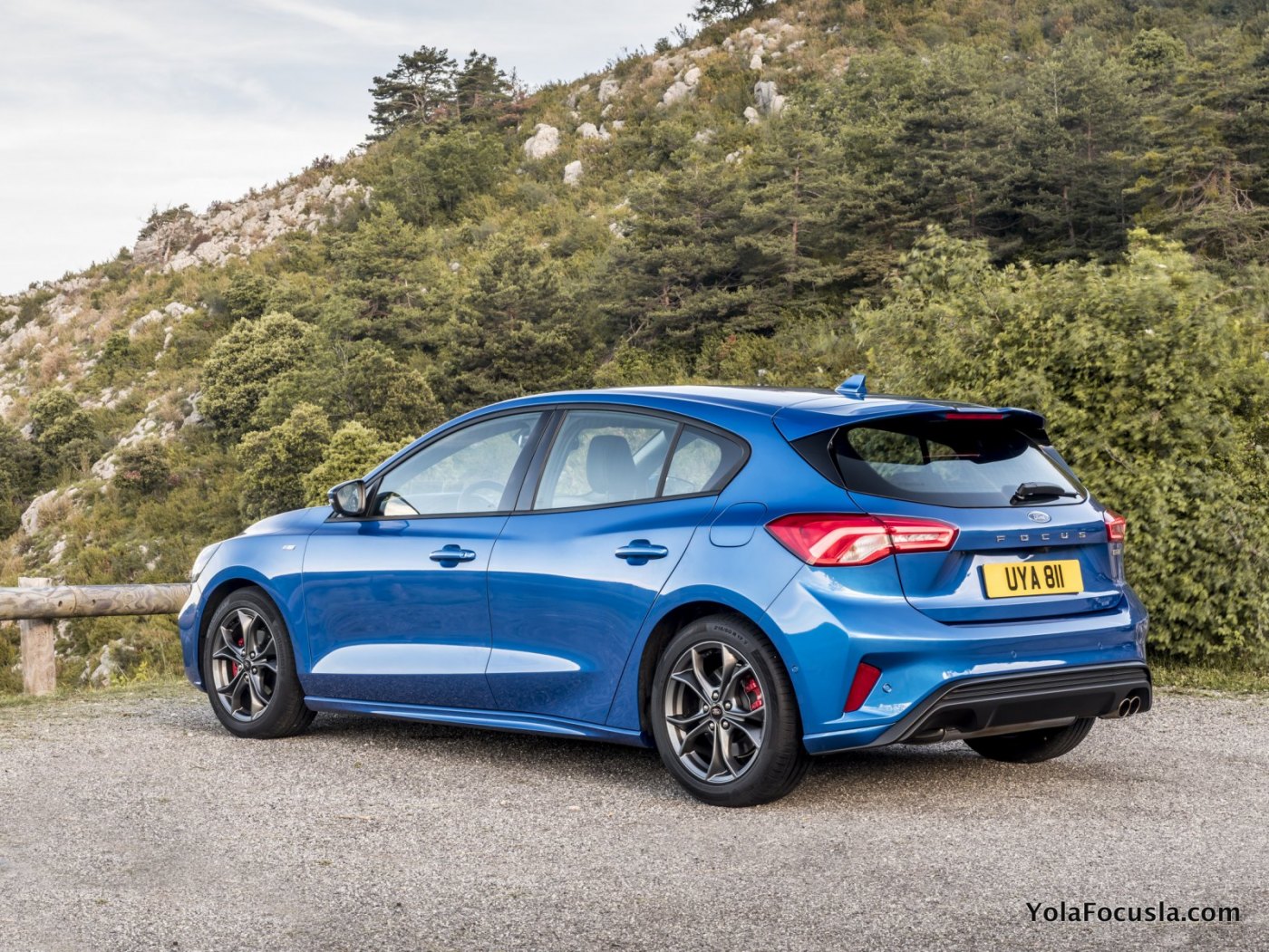 2018_FORD_FOCUS_ST-LINE_3.jpg