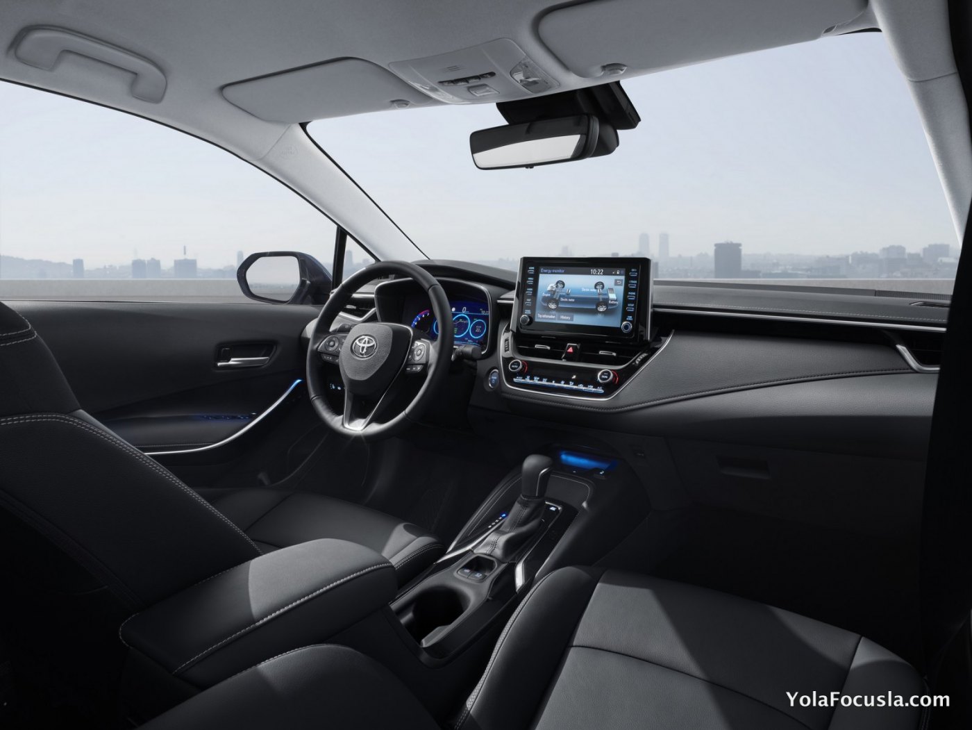 2019_Toyota_Corolla_12.jpg